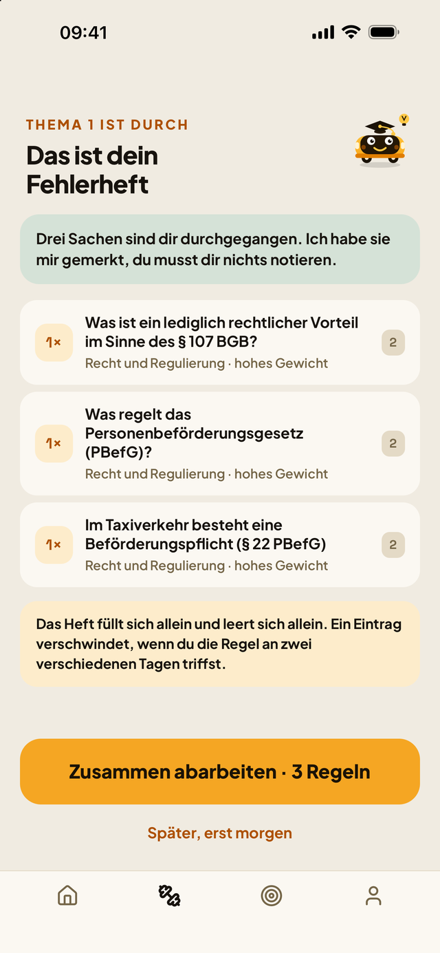 Fehlerheft in der App. Drei Regeln, die daneben lagen, mit Gewicht in der Prüfung und dem Knopf Zusammen abarbeiten.
